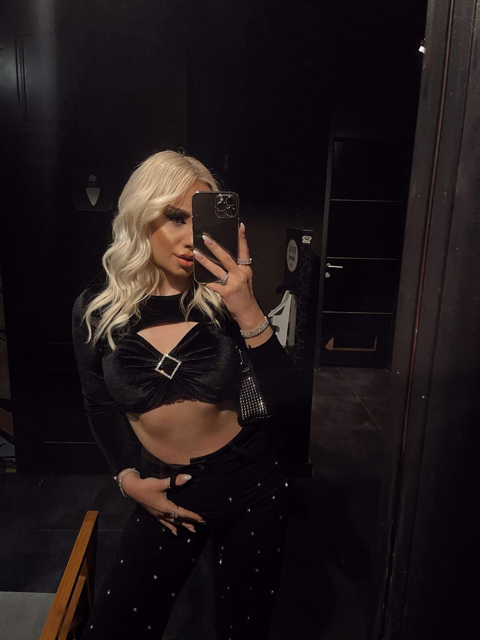 Kadife Taş Detaylı Bluz