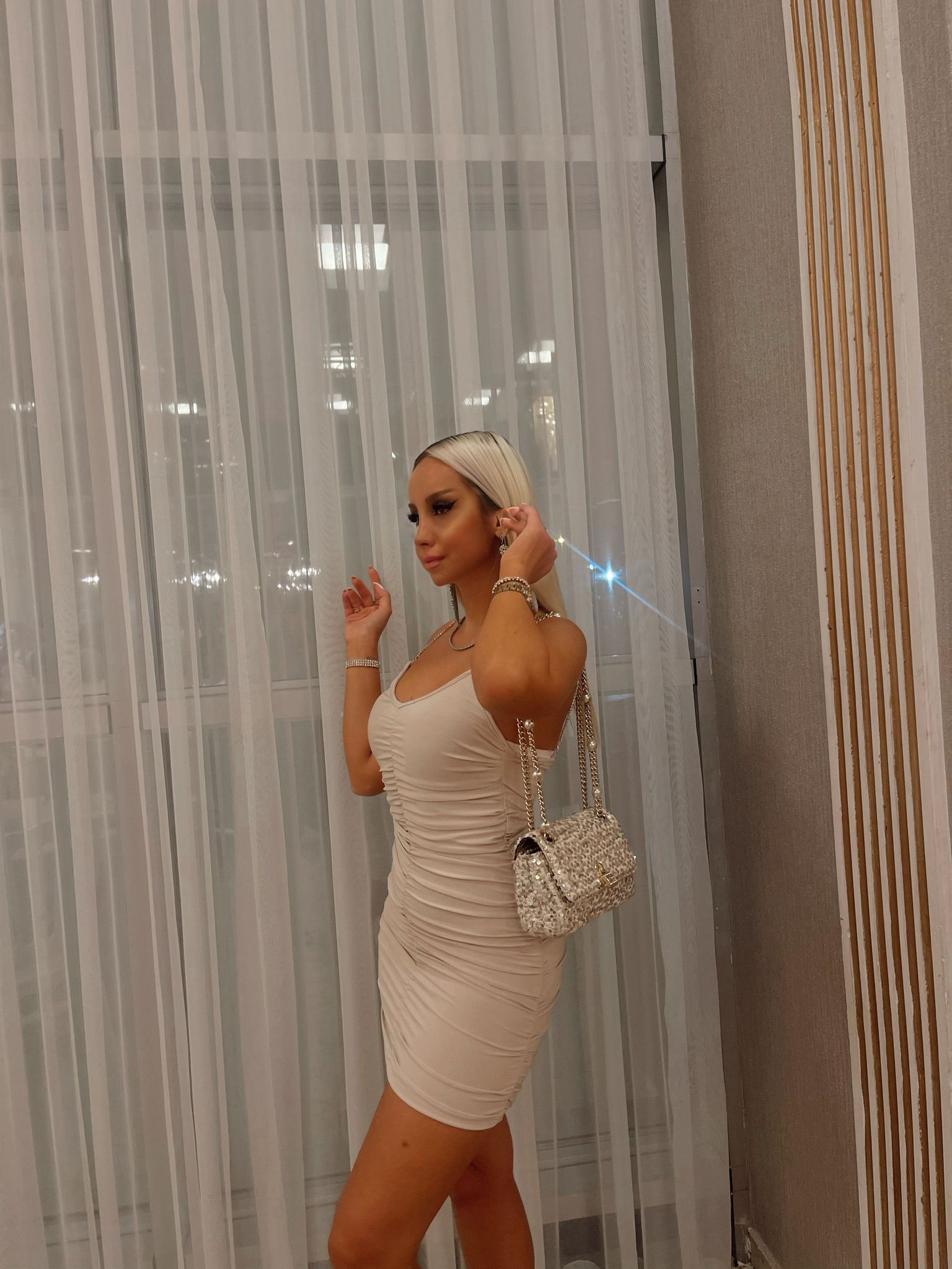 Krem Taş Asklılı Elbise